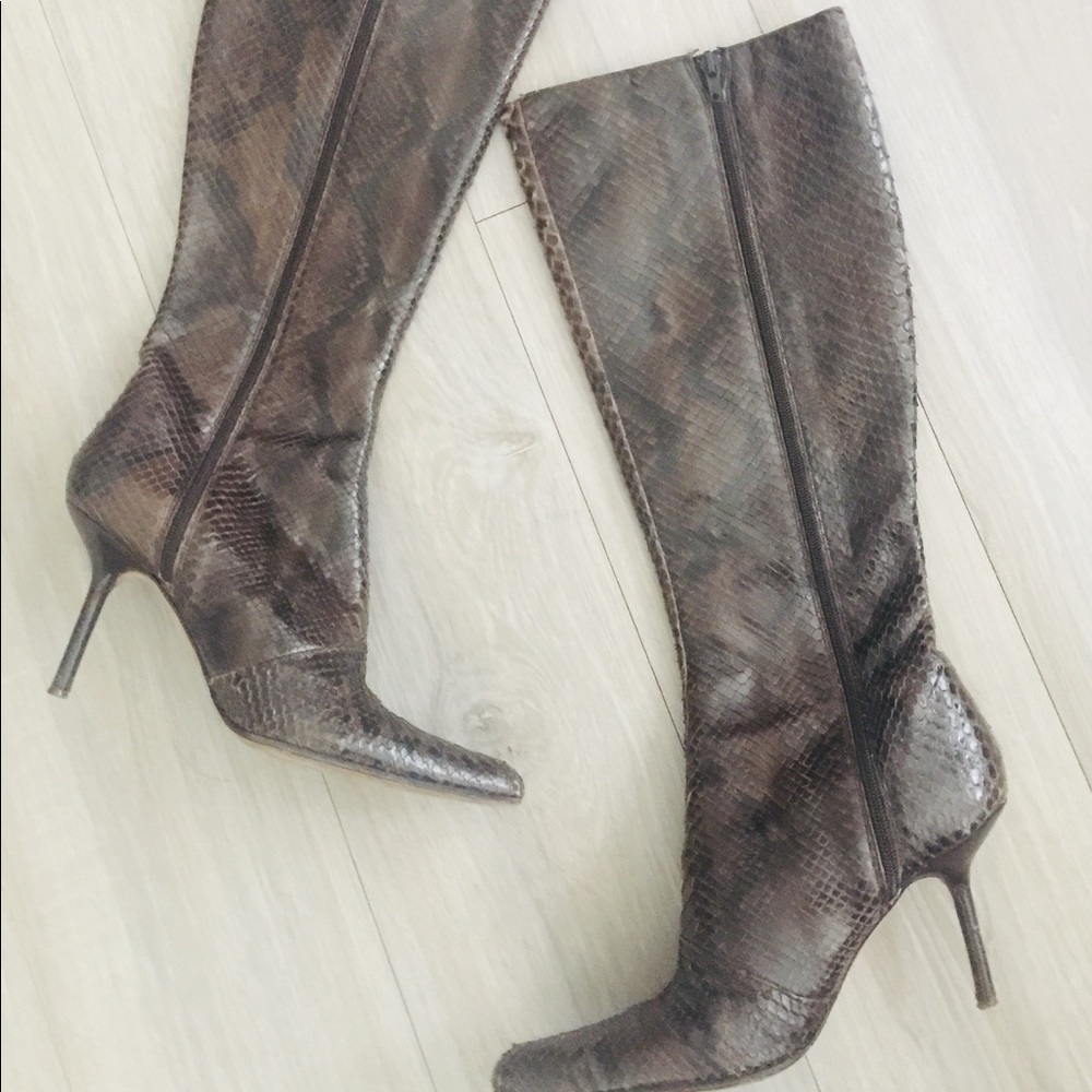 Vintage size 9m Brown Snake Skin high heel boots